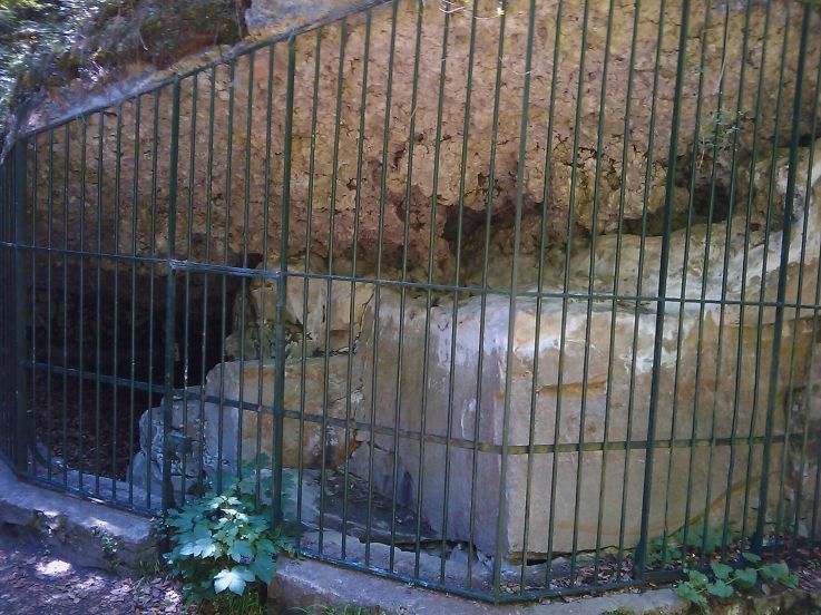 Le saviez-vous ? Il existe une grotte aux cristaux cachée dans une forêt francilienne