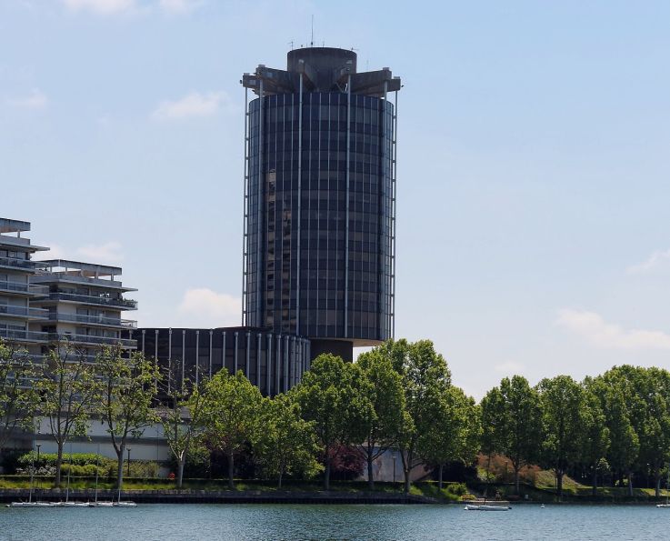Cette mairie ultra moderne de région parisienne prend la forme d'un gratte ciel
