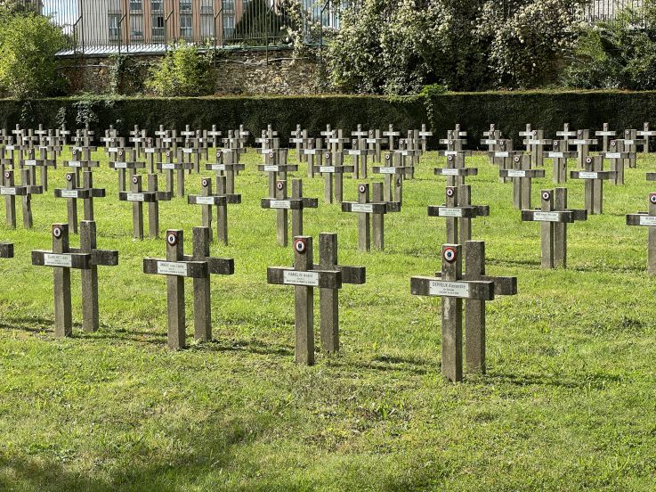 Ce cimetière de région parisienne est le plus grand de France... et ce n'est pas le Père Lachaise