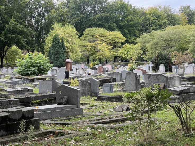 Ce cimetière de région parisienne est le plus grand de France... et ce n'est pas le Père Lachaise
