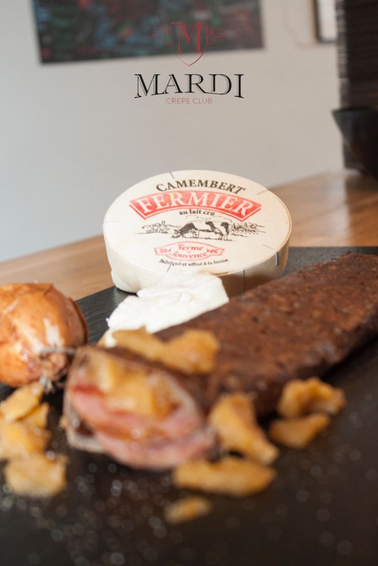 Le Mardi Crêpe Club célèbre Mardi Gras