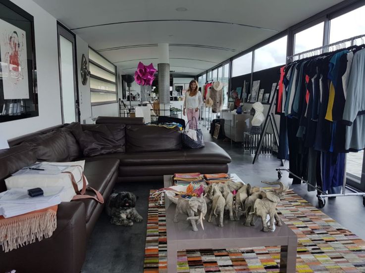 Un pop-up store estival sur une péniche à Paris