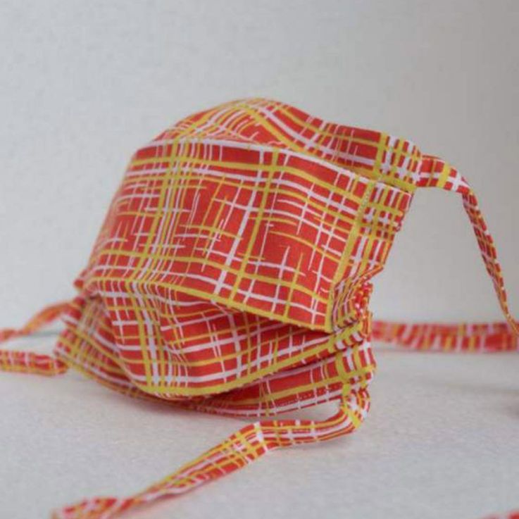 Coronavirus : des masques de protection conçus par un collectif de couturières senior