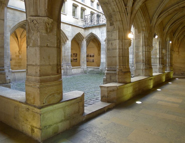 Histoire de Paris : le Cloître des Billettes, le dernier cloître médiéval de Paris