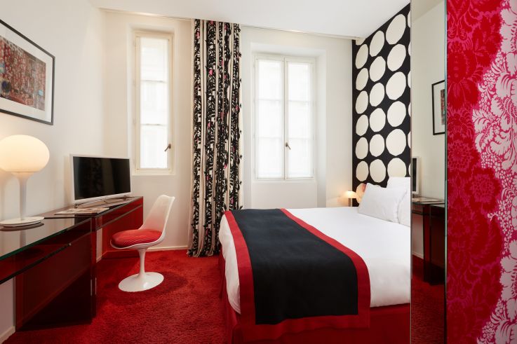 Insolite : l'Hôtel du Petit Moulin, une adresse secrète cachée derrière une boulangerie à Paris