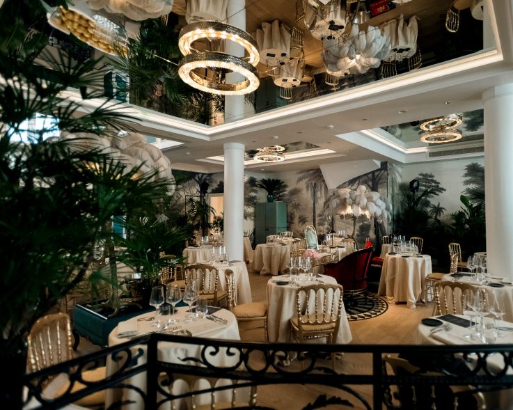 Une soirée burlesque à vivre en amoureux dans un hôtel parisien romantique