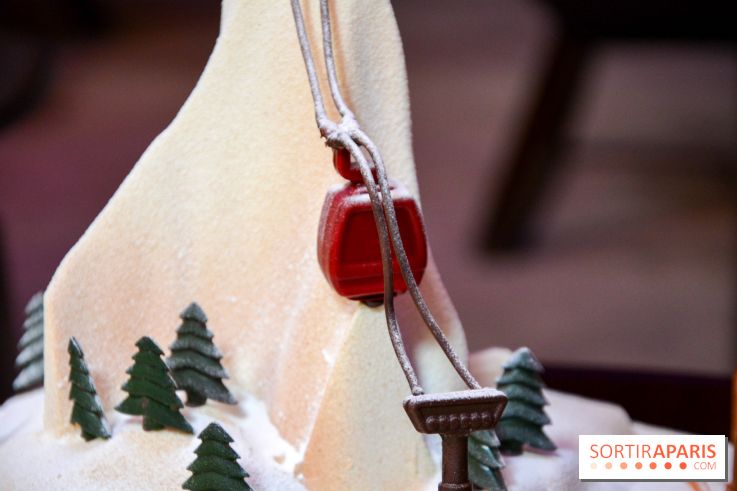 Bûche de Noël 2023 au Plaza Athénée : Mont Plaza, un trompe-l'œil enneigé pour les fêtes