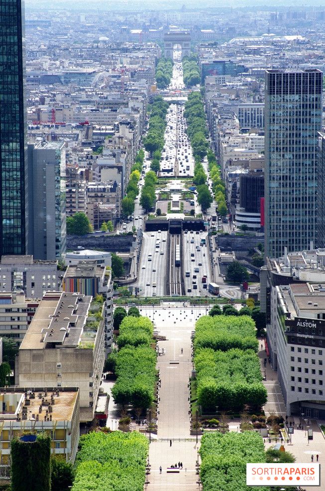 Réouverture du toit de la Grande Arche de La Défense