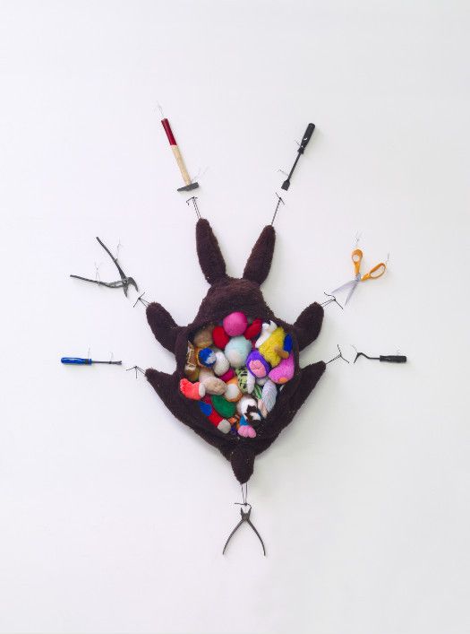 Annette Messager au Musée de la Chasse et de la Nature : une exposition sur l’animal et l’humain