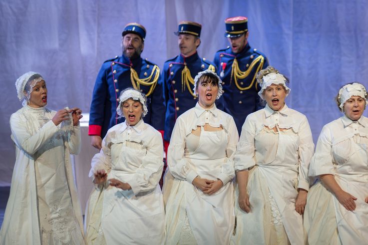 Offenbach à l'affiche avec Belle Lurette au théâtre du Gymnase Marie Bell - découvrez notre avis