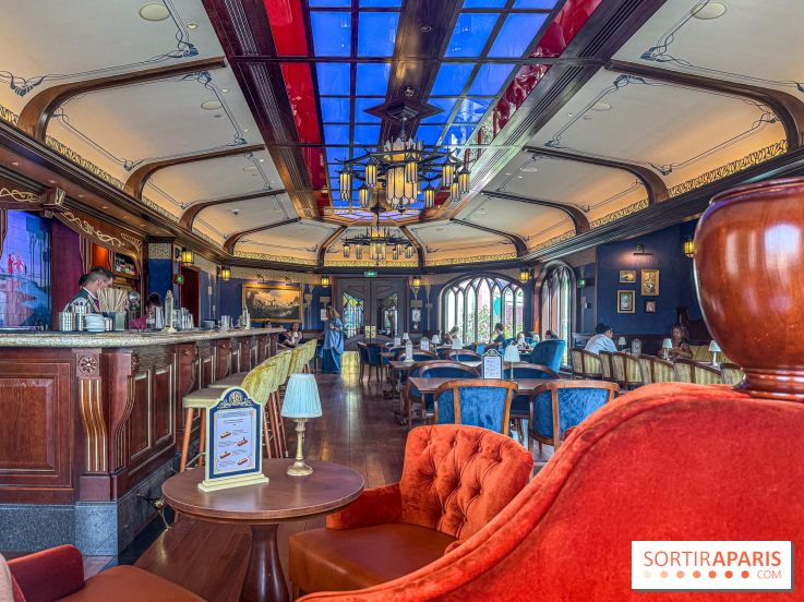 The Regal View Lounge à Disneyland Paris : le bar royal avec vue sur Adventure Bay, notre avis
