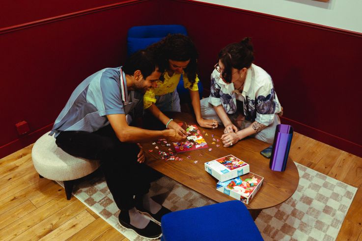 Puzz : le premier café-bar à puzzles de Paris, entre détente et défis chronométrés