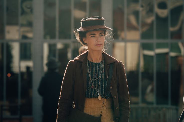 Alice : Bérénice Bejo incarne la pionnière du cinéma dans la série HBO Max