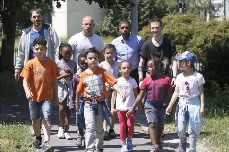 Damien veut changer le monde : invitations