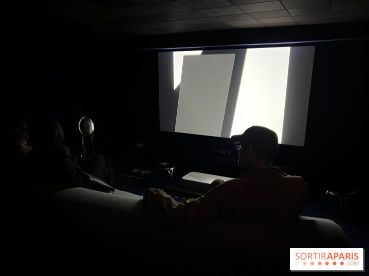 Insolite : Out of the blue, le bar-cinéma qui mixe vins nature et courts-métrages d'auteur à Paris