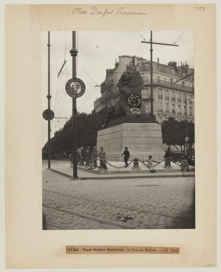 Éphéméride du 21 septembre à Paris : Le Lion de Belfort s'installe sur la place Denfert-Rochereau