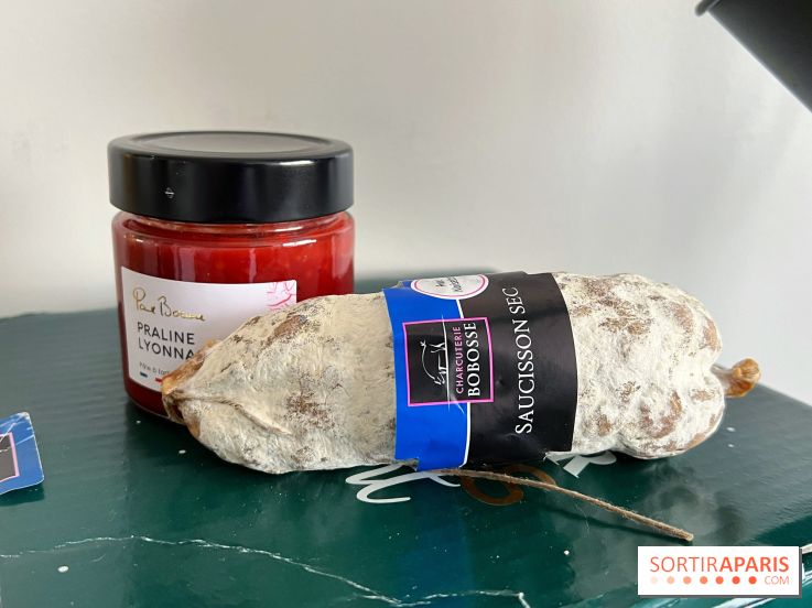Le calendrier de l'Avent 2023 de la charcuterie Bobosse, rempli de saucissons et de spécialités