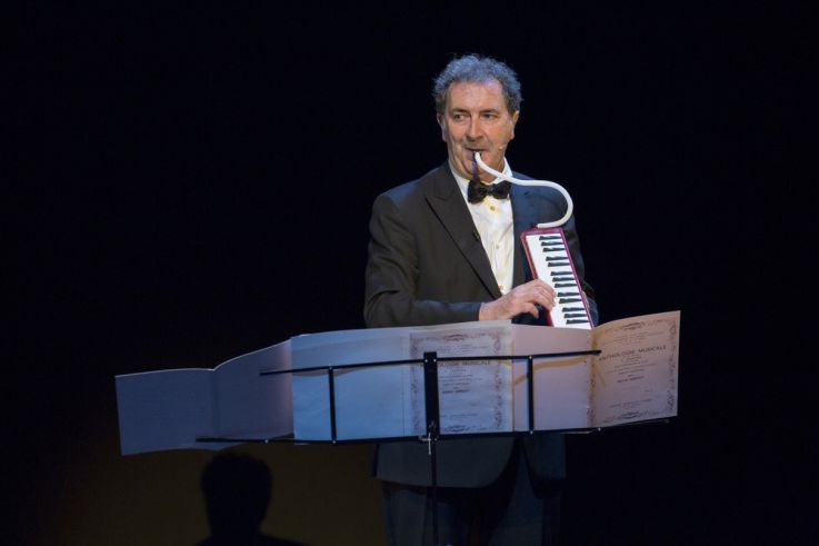 Raymond Devos revisité par François Morel au Rond-Point : J'ai des doutes