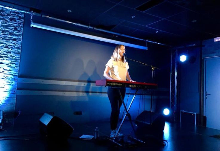 De la Pop française au piano : AnneChristine en concert à l'Alhambra