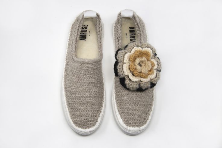 Le Pop-up store de Noël Amrose : de ravissantes baskets en crochet made in France 