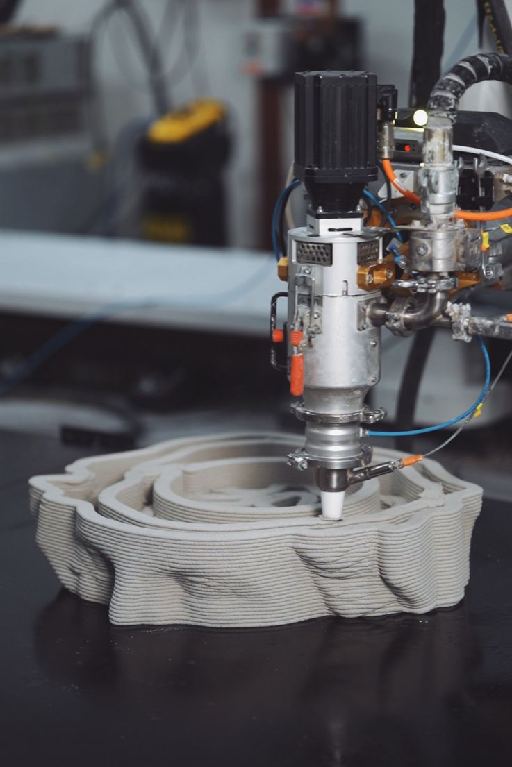 Exposition en plein air des sculptures de Theodoulos Gregoriou, quartier Faubourg Saint Honoré