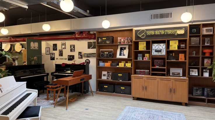Paul Beuscher à Paris : l’adresse culte des musiciens rouvre avec guitares, concerts et studios
