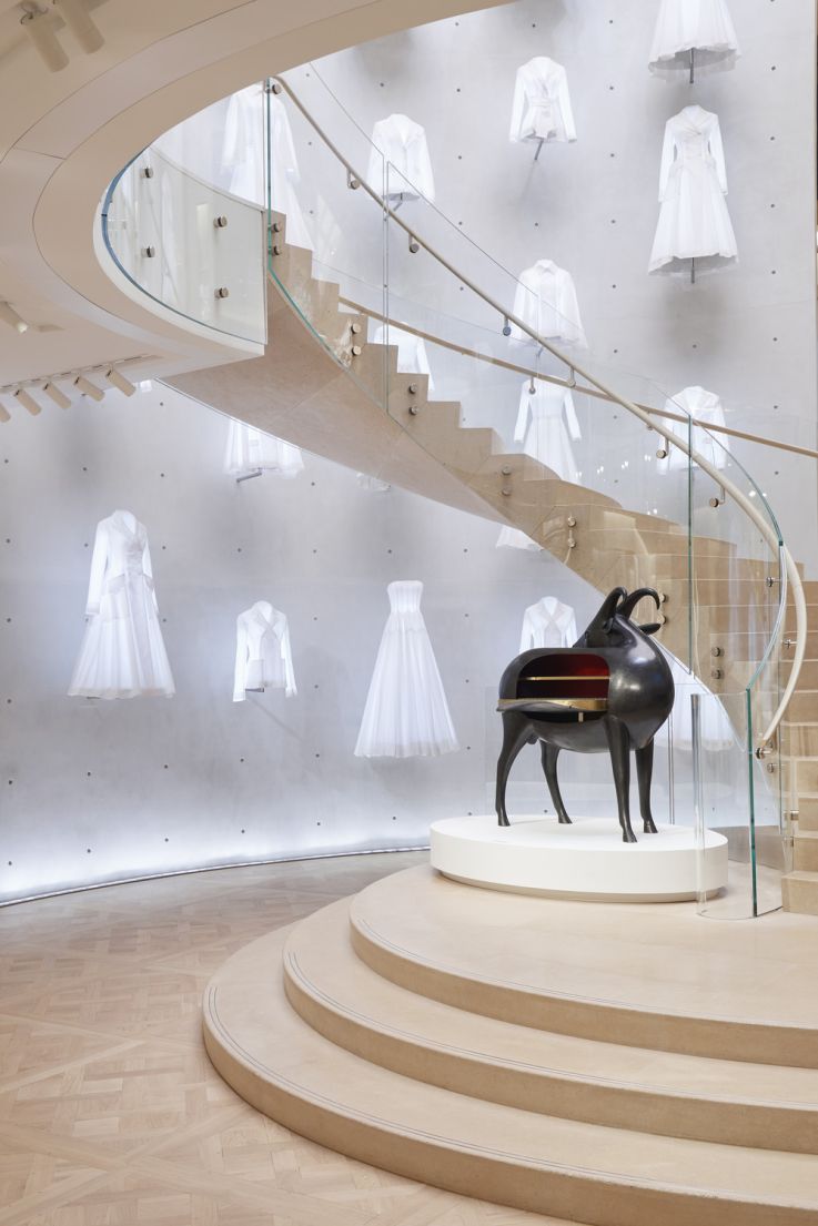 Galerie Dior : exposition des œuvres de Claude & François-Xavier Lalanne avant les enchères