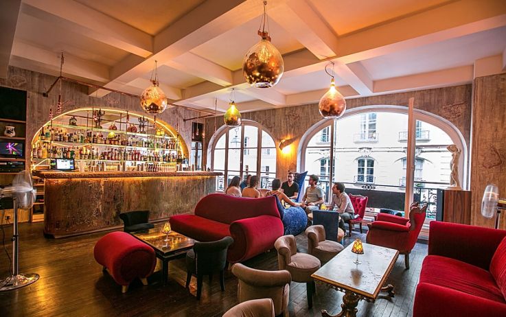 Le 153, bar à cocktails du Marais, organise une soirée 100% good vibes pour fêter ses 7 ans !