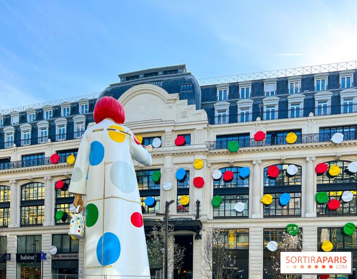 La gigantesque Yayoi Kusama devant le siège de Louis Vuitton, face à la Samaritaine