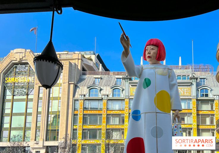 La gigantesque Yayoi Kusama devant le siège de Louis Vuitton, face à la Samaritaine