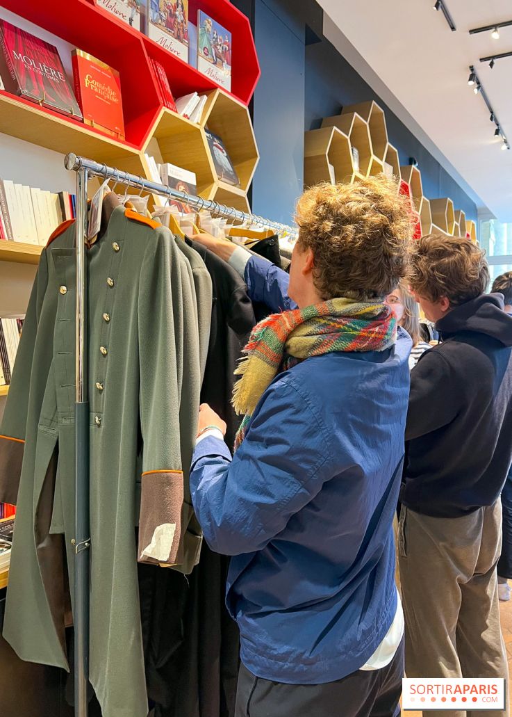 Insolite : la Comédie Française organise une vente hebdomadaire de ses anciens costumes à Paris