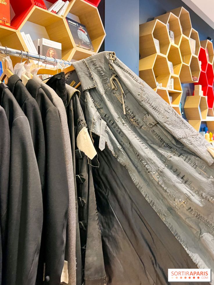 Insolite : la Comédie Française organise une vente hebdomadaire de ses anciens costumes à Paris