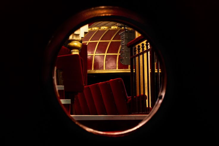 Explorez les Coulisses du Casino de Paris et des Folies Bergère Pendant les Jeux Olympiques