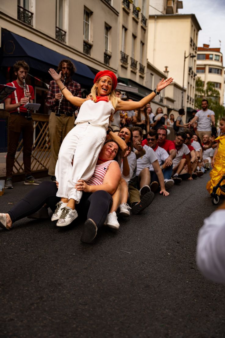 Deux et P'tit Deux organisent une nouvelle feria du Sud-Ouest endiablée en pleine rue à Paris