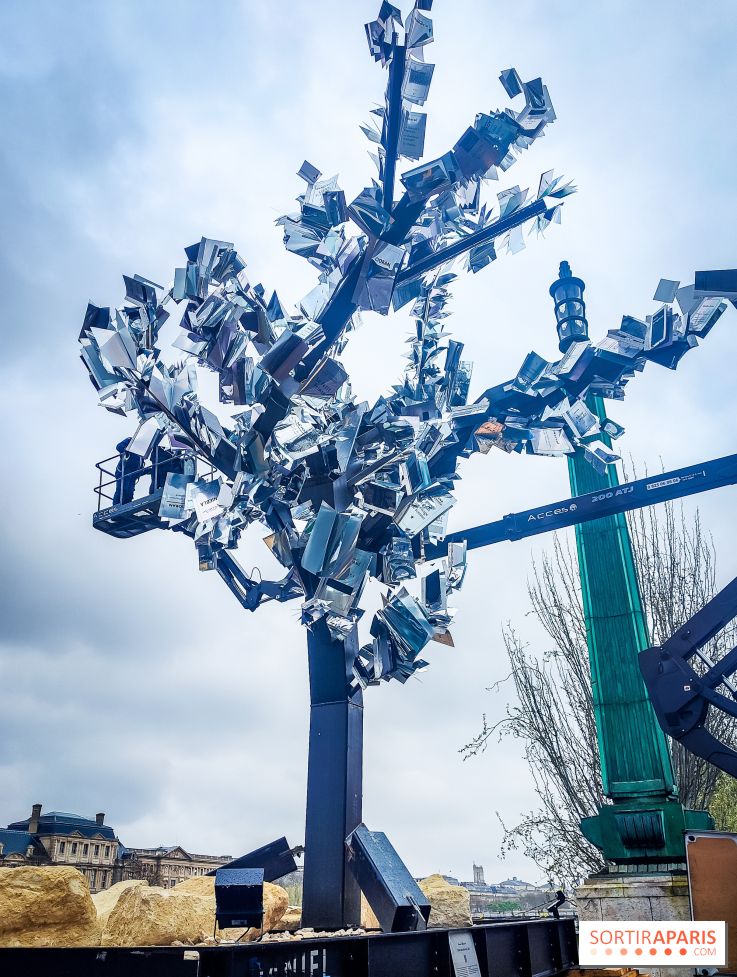 L'arbre aux mille voix : une sculpture originale installée sur le pont du Carrousel