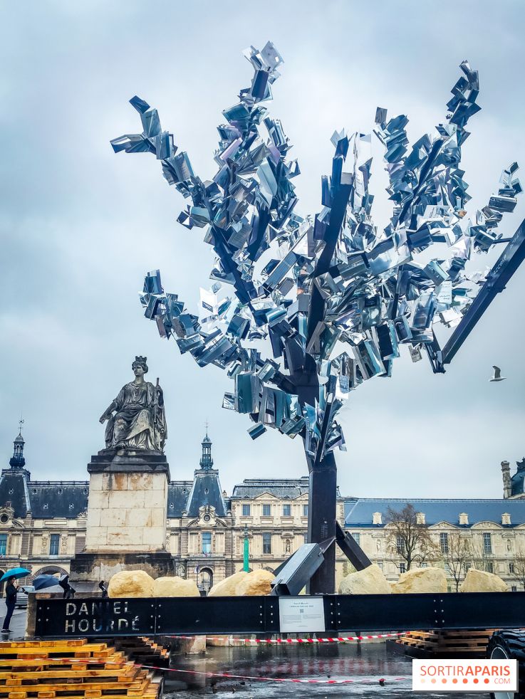 L'arbre aux mille voix : une sculpture originale installée sur le pont du Carrousel