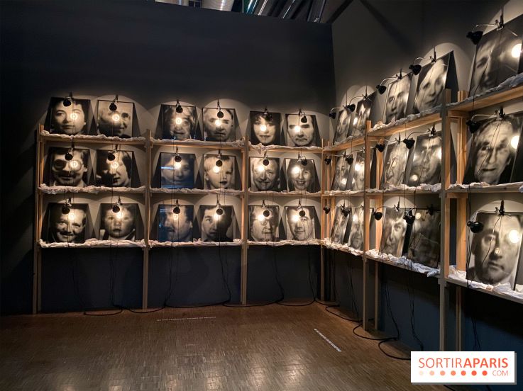 Christian Boltanski, Réserve des Suisses morts, 1990