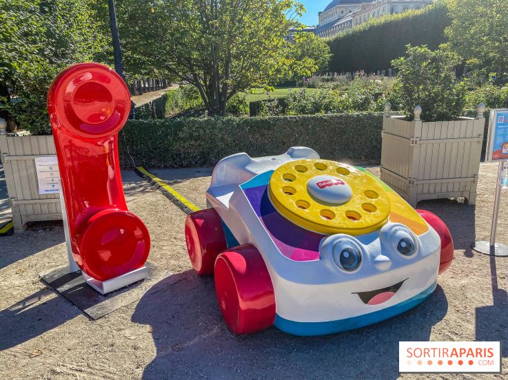 Photos : Jouets géants Fisher Price au Jardin du Palais Royal