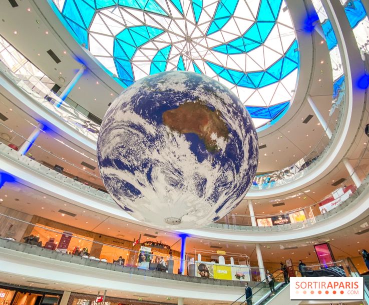 Gaïa de Luke Jerram à Beaugrenelle