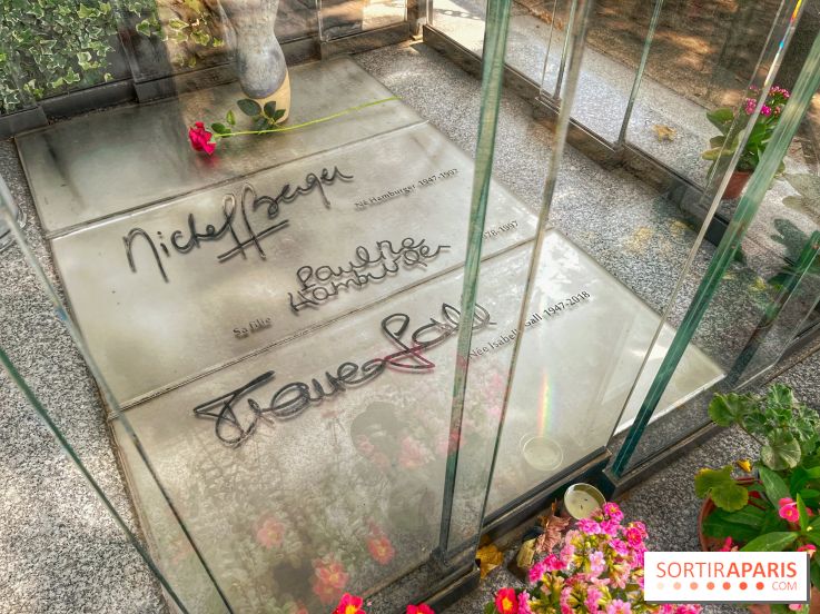 Cette tombe au Cimetière de Montmartre forme un petit arc-en-ciel au soleil, découvrez laquelle