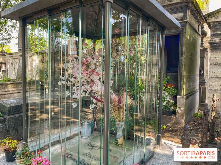 Cette tombe au Cimetière de Montmartre forme un petit arc-en-ciel au soleil, découvrez laquelle