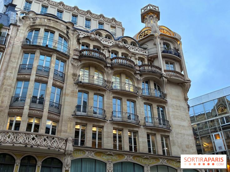 Que cache cette façade Art nouveau et ce toit en forme de bouchon de champagne ?