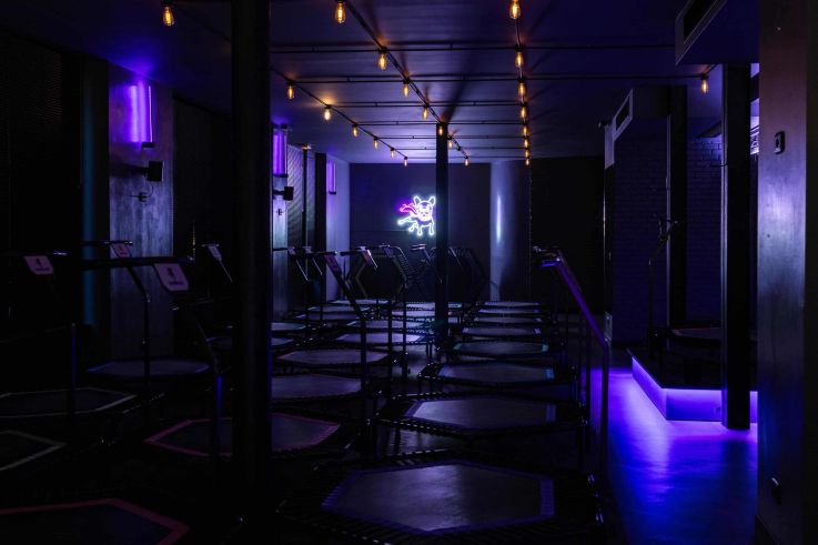 Jumpman : la salle où tester le Jumping Fitness, sport intense entre trampoline et clubbing, à Paris