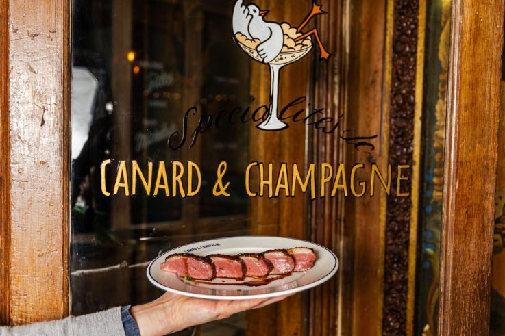 Fêtes de fin d’année : le restaurant Canard & Champagne dévoile son magret XXL