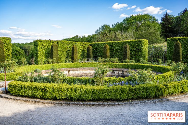 Le Château de Breteuil, ses jardins remarquables et contes de Perrault 