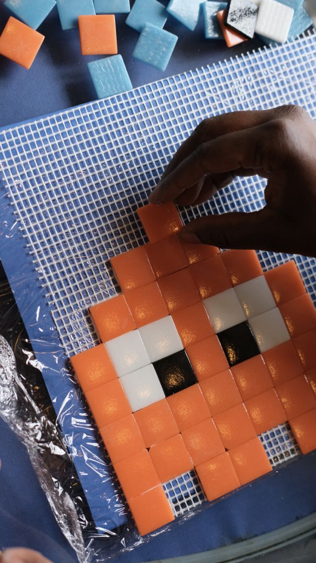 Le brunch à volonté et ses ateliers mosaïques pour les enfants, chaque dimanche au Café Beaubourg