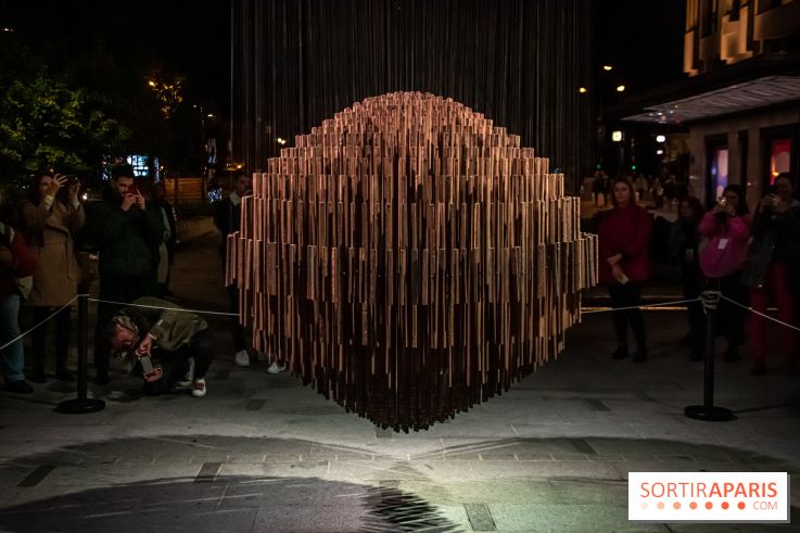 Nuit Blanche 2022 sur la place de la Samaritaine : Bing Bang, une sculpture hypnotisante et sonore