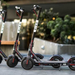 Trottinettes électriques à Paris : une amende de 135 euros si l'on roule sur le trottoir