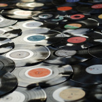 Europe 1 organise une vente de vinyles issus de sa discothèque