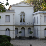 Ce temple est l'un des derniers vestiges d'un château disparu en région parisienne